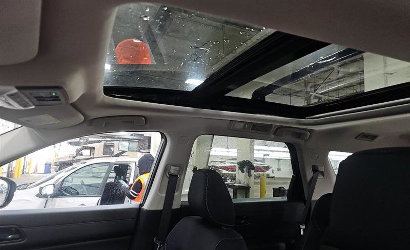 Used 2023 Nissan Pathfinder SV w/ SV Premium Package image 7