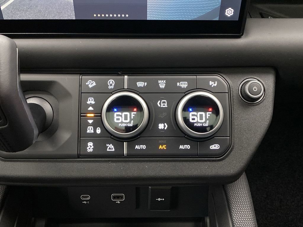 Certified 2023 Land Rover Defender 90 X-Dynamic SE image 10