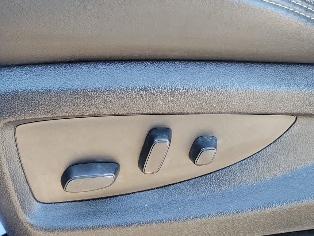 Used 2020 GMC Yukon Denali w/ Denali Premium Package image 26