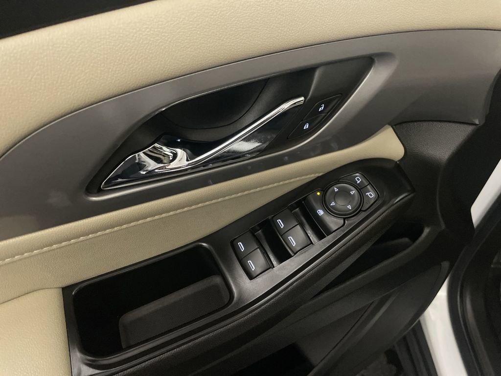 Used 2023 Chevrolet Traverse LS image 16