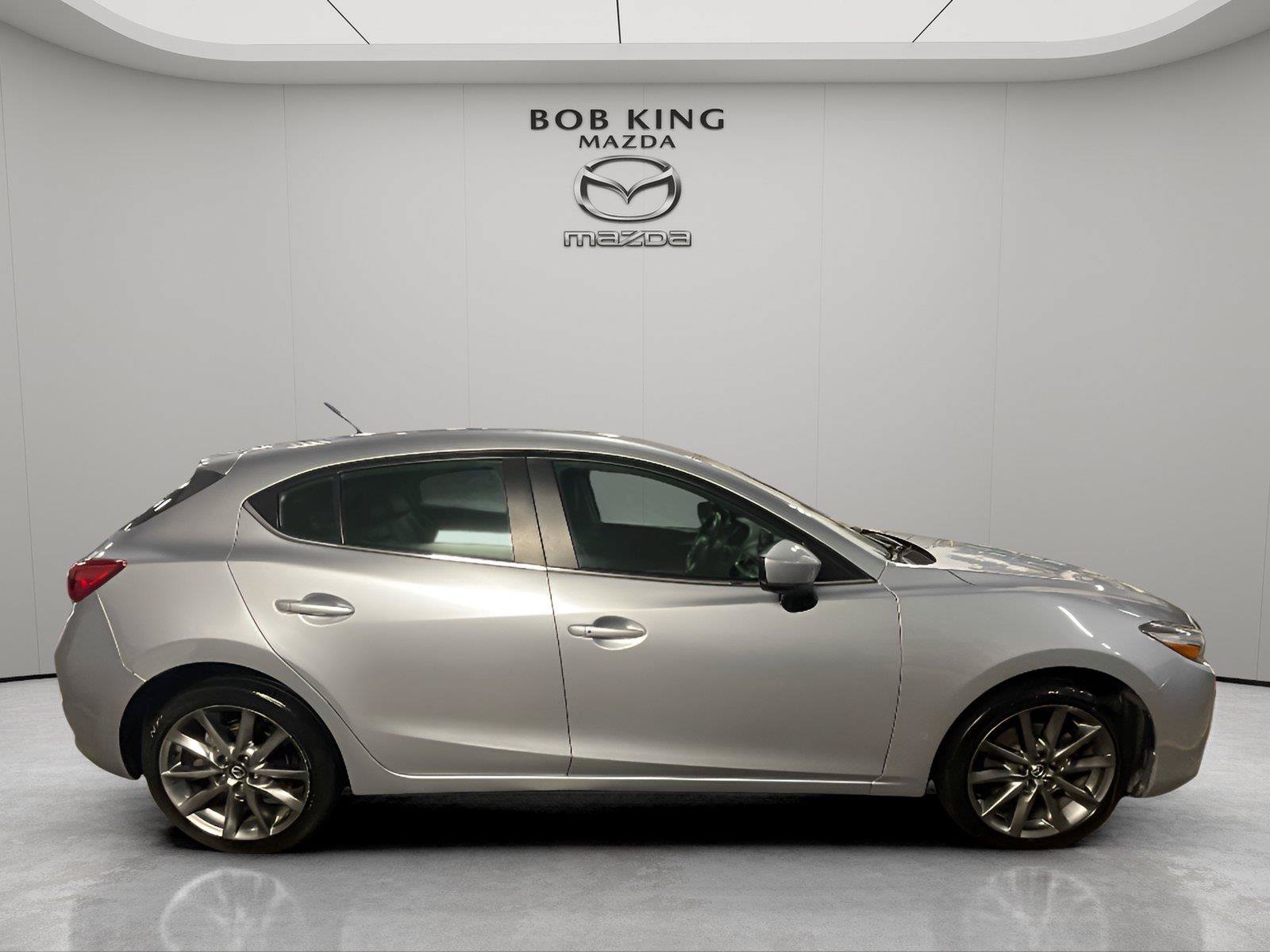 Used 2018 MAZDA MAZDA3 Touring FWD image 6