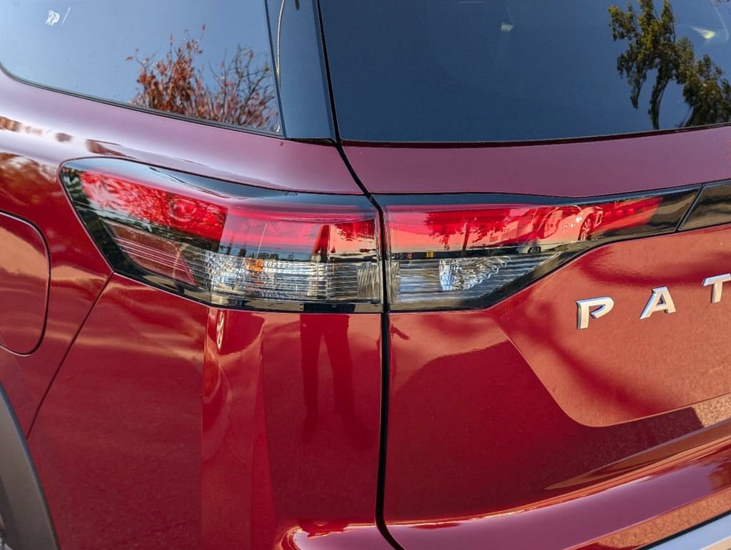 Certified 2025 Nissan Pathfinder SL w/ SL Premium Package FWD image 8