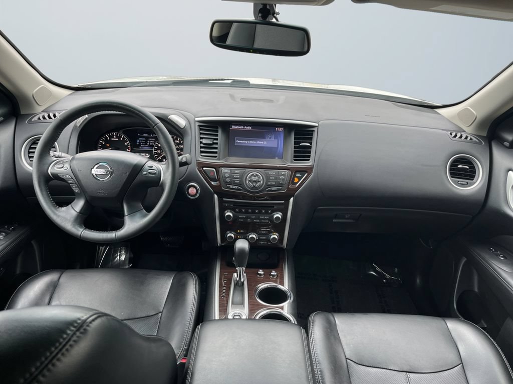 Used 2015 Nissan Pathfinder Platinum w/ Family Entertainment Package FWD image 10