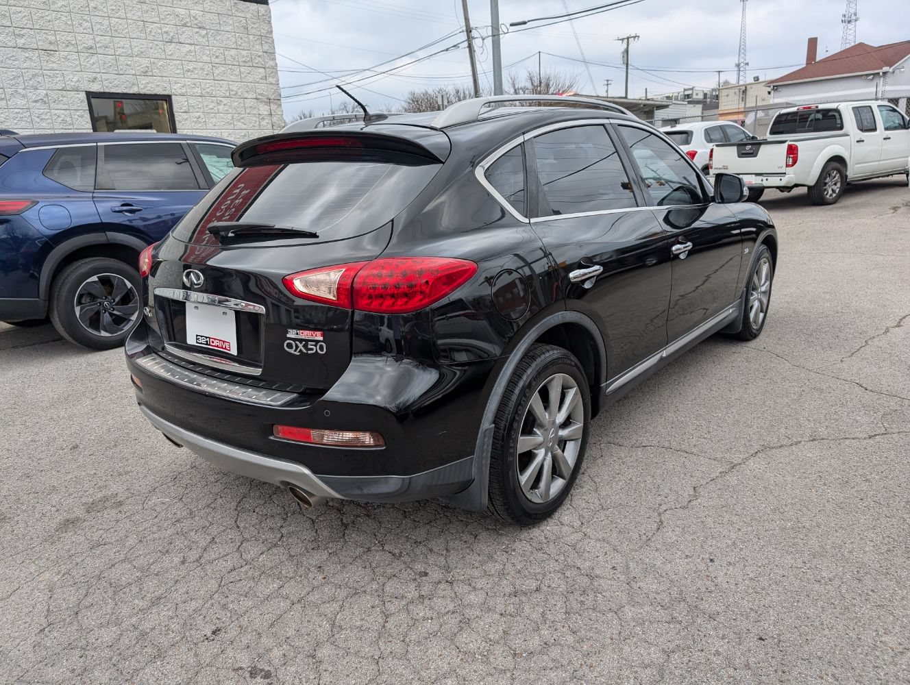 Used 2017 INFINITI QX50 2WD w/ Premium Plus Package image 6