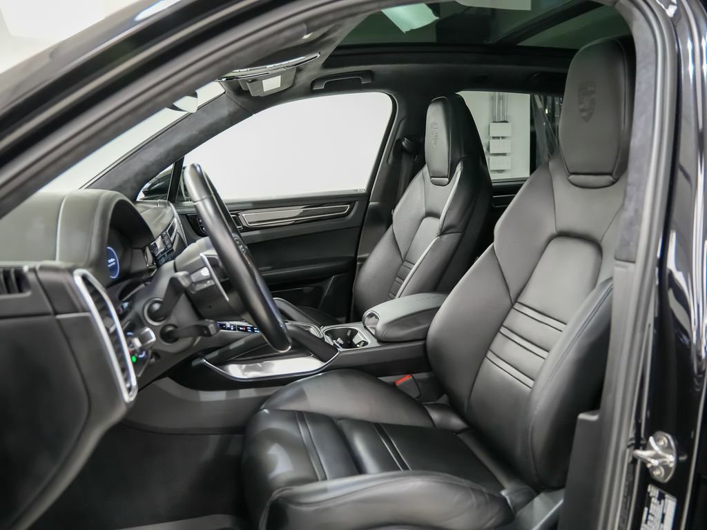 Certified 2020 Porsche Cayenne Turbo AWD/4WD image 5