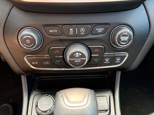 Used 2023 Jeep Cherokee Altitude Lux w/ Lux Elite Package AWD/4WD image 27