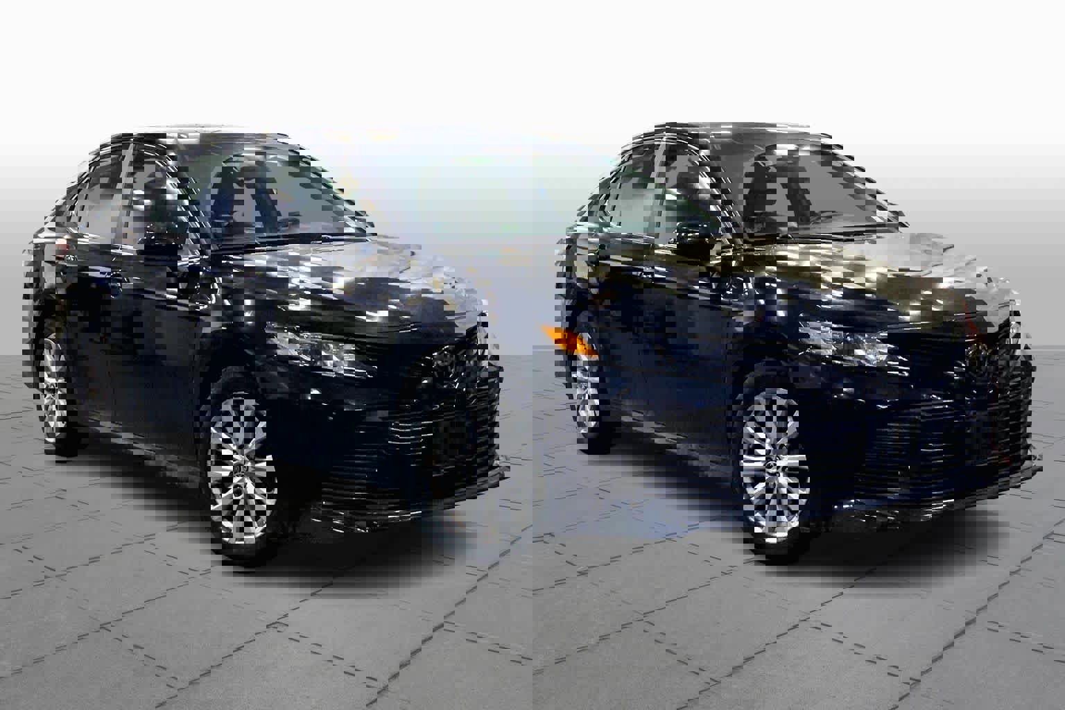 Used 2019 Toyota Camry LE image 2