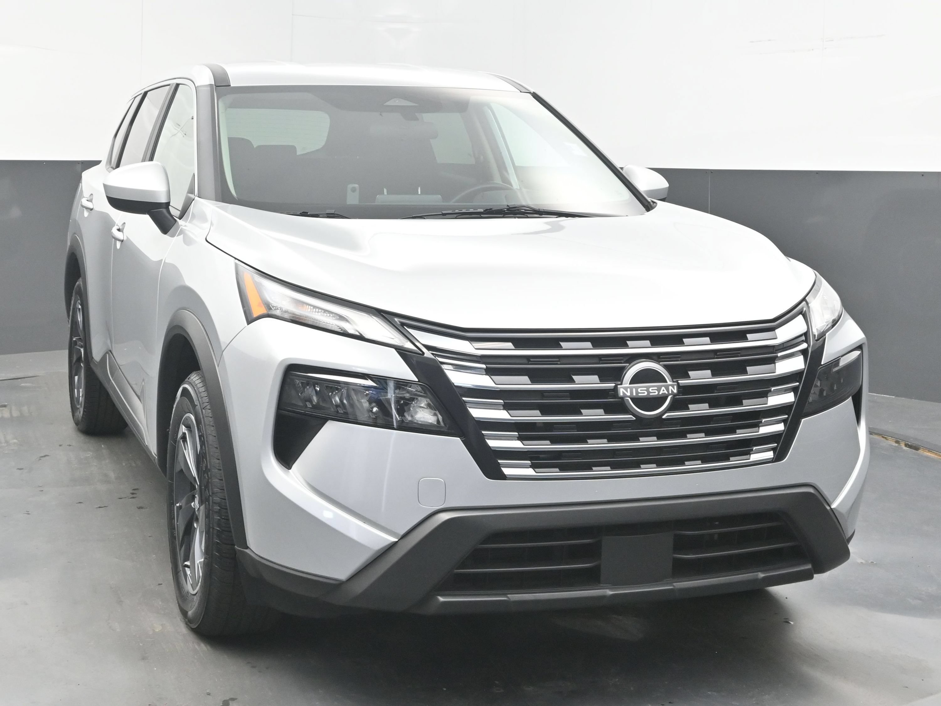 Used 2025 Nissan Rogue SV FWD image 3
