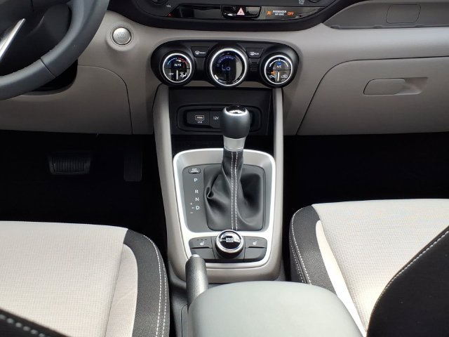 New 2026 Hyundai Venue SEL FWD image 18
