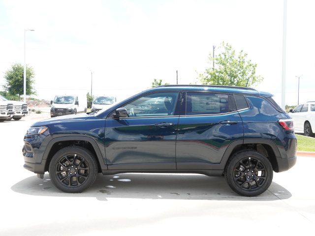 New 2026 Jeep Compass Latitude AWD/4WD image 3