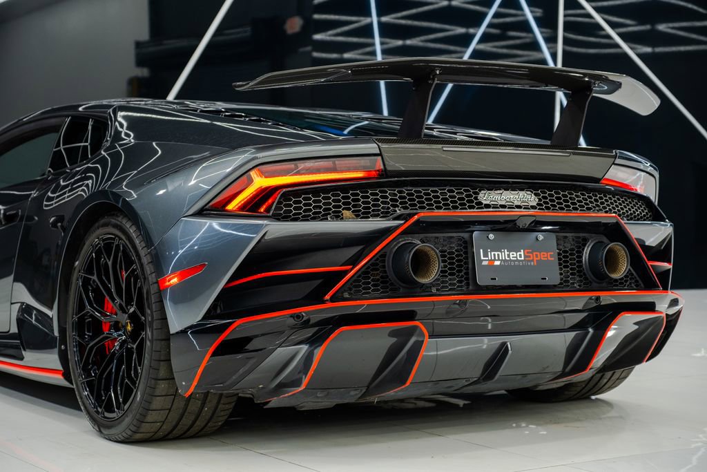 Used 2021 Lamborghini Huracan EVO image 14