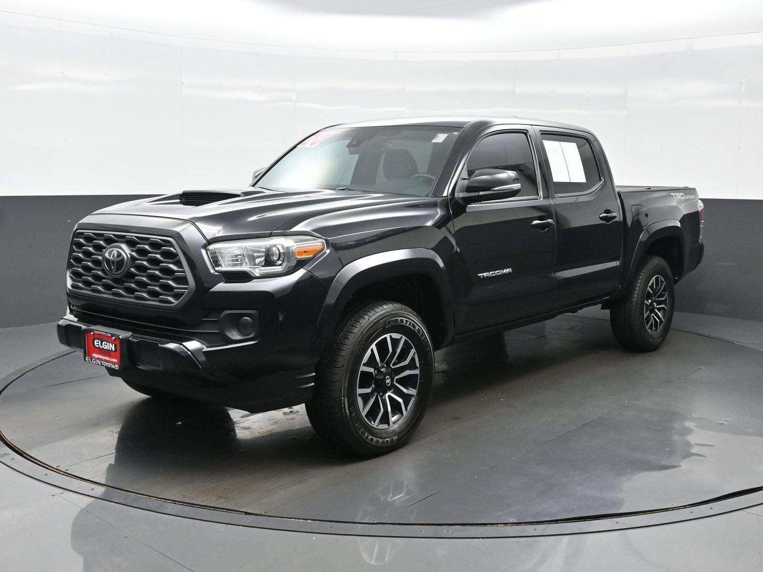 Used 2020 Toyota Tacoma TRD Sport RWD image 2