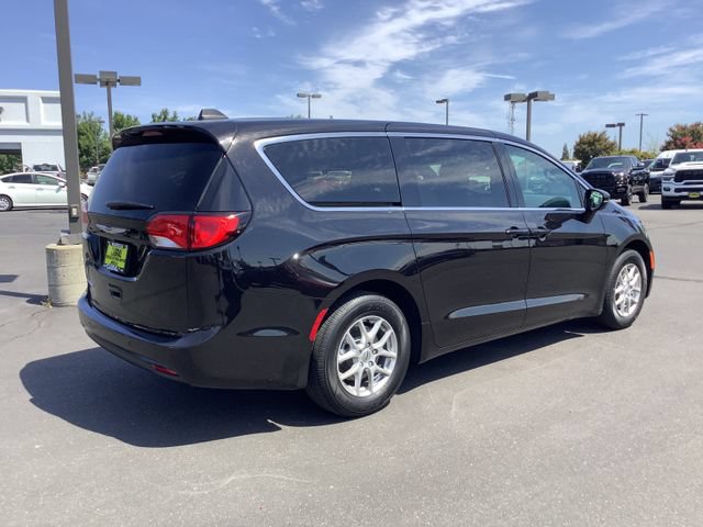 Used 2025 Chrysler Voyager LX FWD image 30
