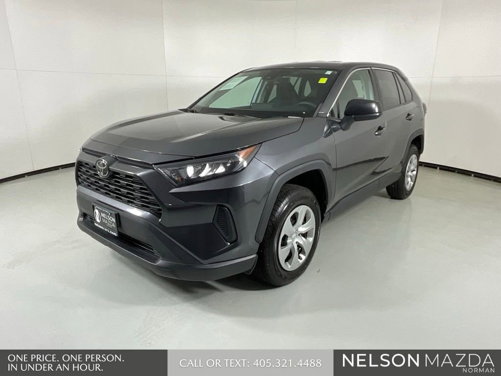 Used 2022 Toyota RAV4 LE image 3