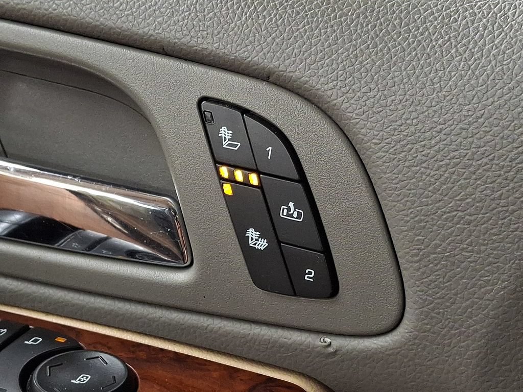 Used 2013 Chevrolet Tahoe LT w/ Luxury Package AWD/4WD image 23