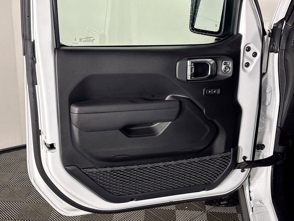 New 2025 Jeep Gladiator Willys image 10