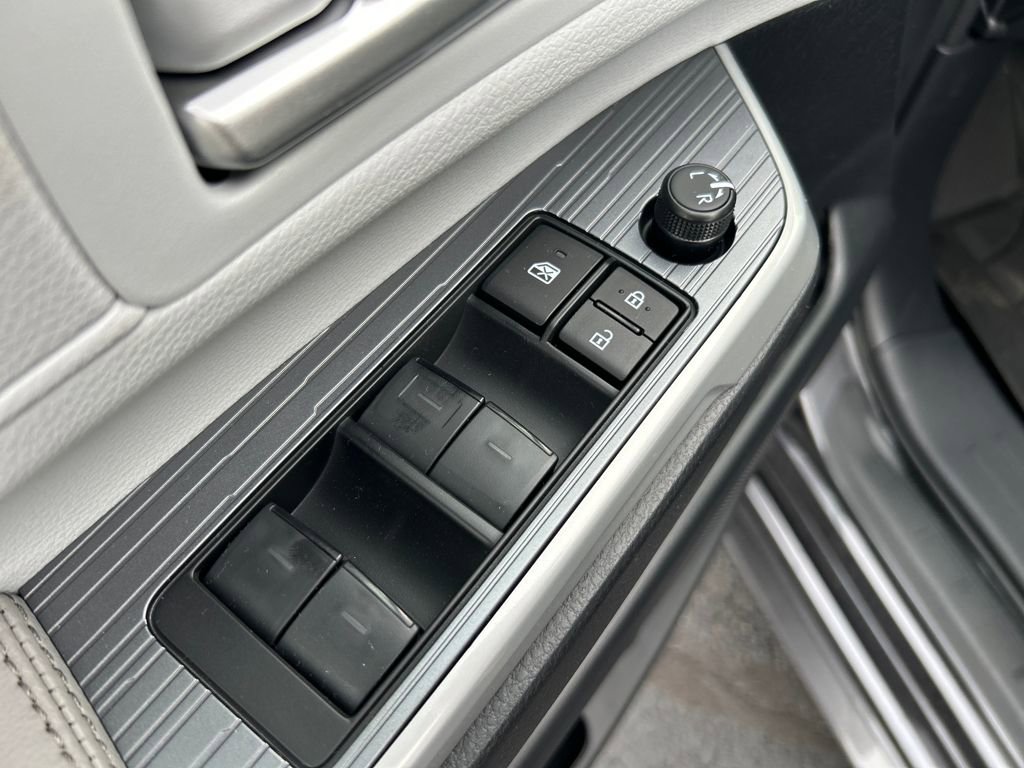 New 2025 Toyota Sienna XLE image 11