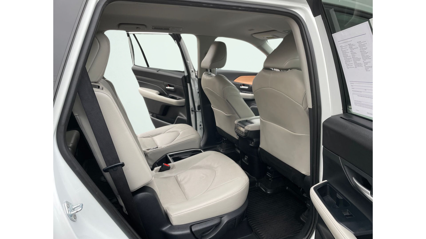 Certified 2024 Toyota Grand Highlander AWD image 16