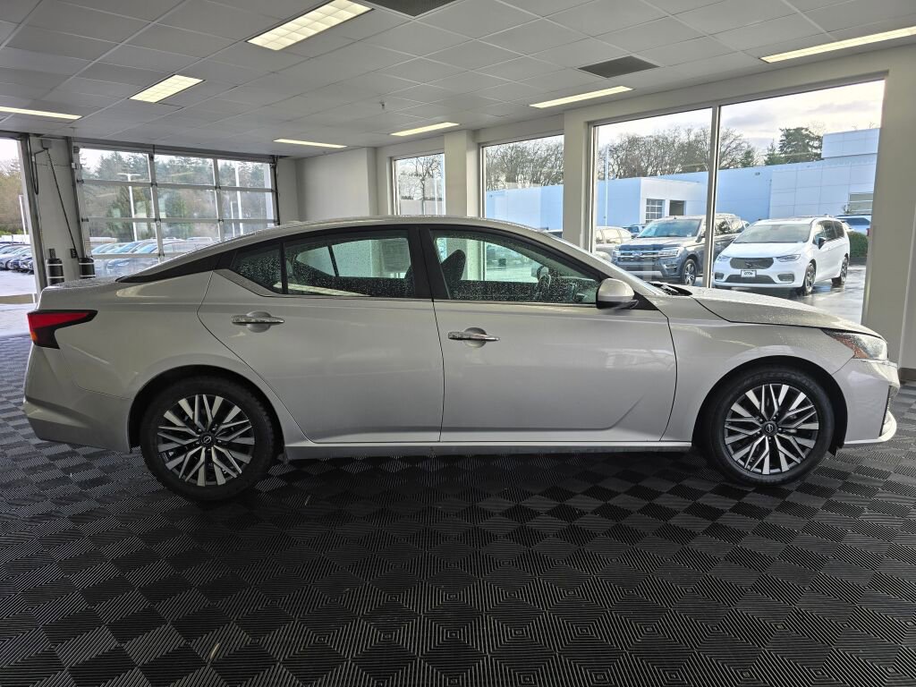 Used 2023 Nissan Altima 2.5 SV image 4