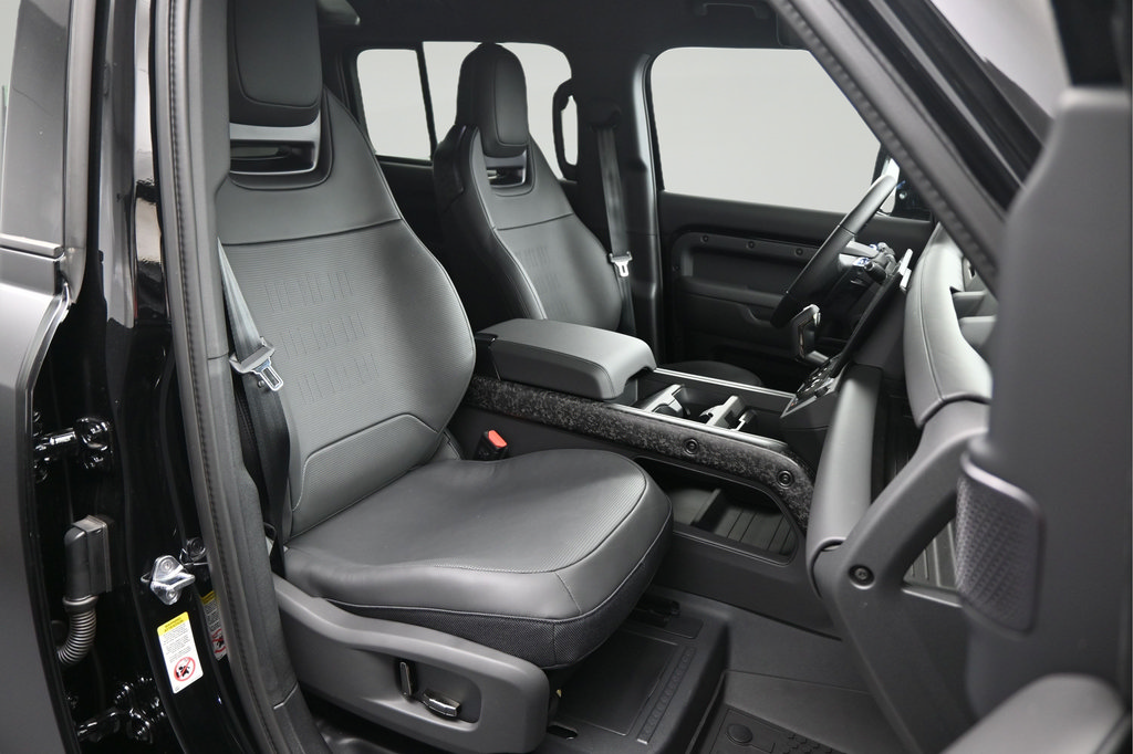 New 2026 Land Rover Defender 110 AWD/4WD image 9
