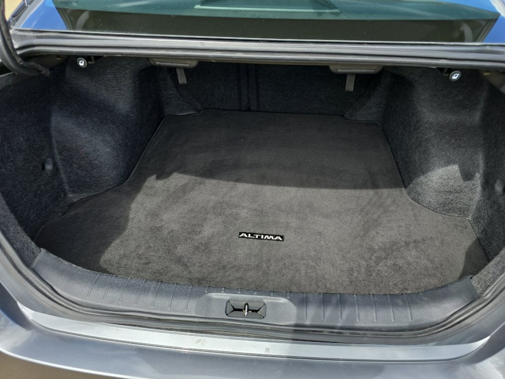 Used 2025 Nissan Altima 2.5 SV FWD image 13