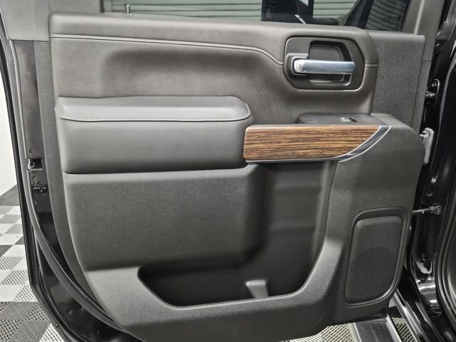 Used 2022 Chevrolet Silverado 2500 High Country w/ Safety Package II image 17