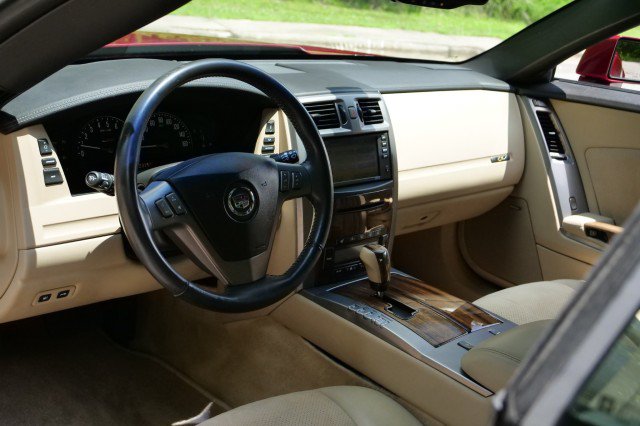 Used 2007 Cadillac XLR V RWD image 2