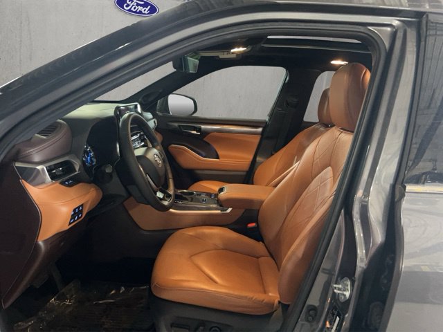 Used 2021 Toyota Highlander Platinum AWD/4WD image 9