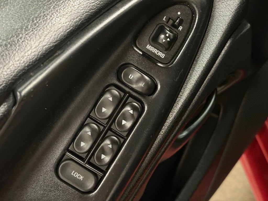 Used 1996 Ford Mustang GT RWD image 18