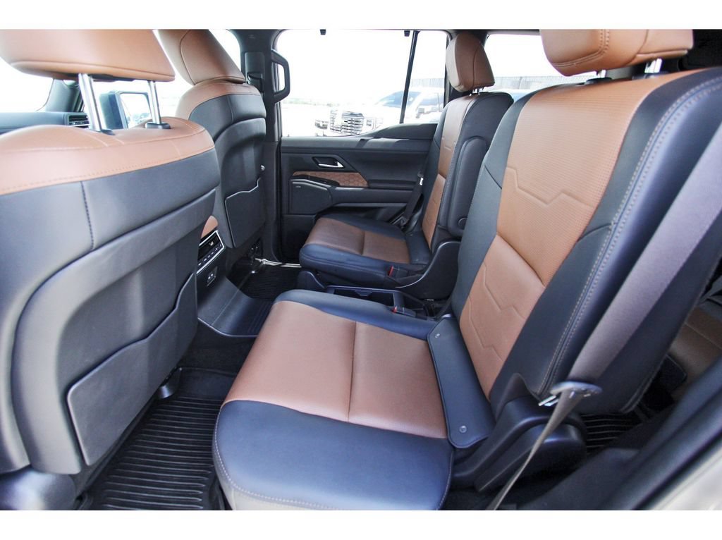 Used 2025 Lexus GX 550 w/ Accessory Package (2T) AWD/4WD image 7