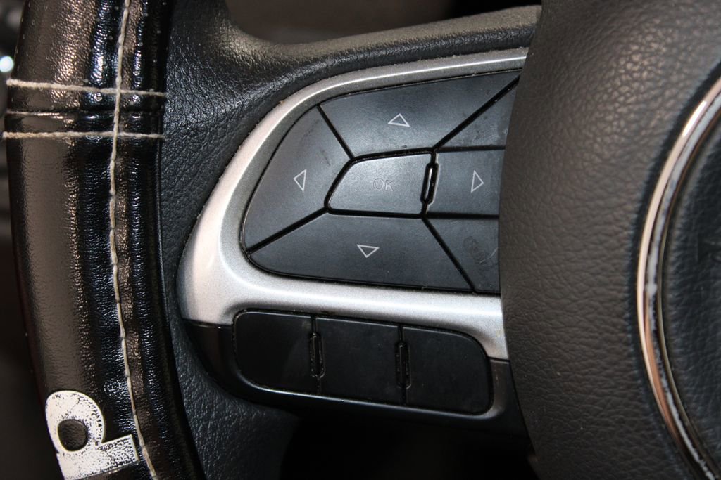 Used 2017 Jeep Renegade Sport w/ Power & Air Group image 19