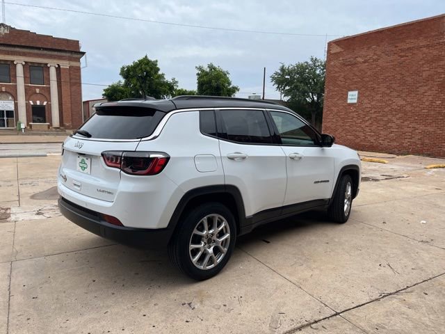 Used 2025 Jeep Compass Limited AWD/4WD image 4