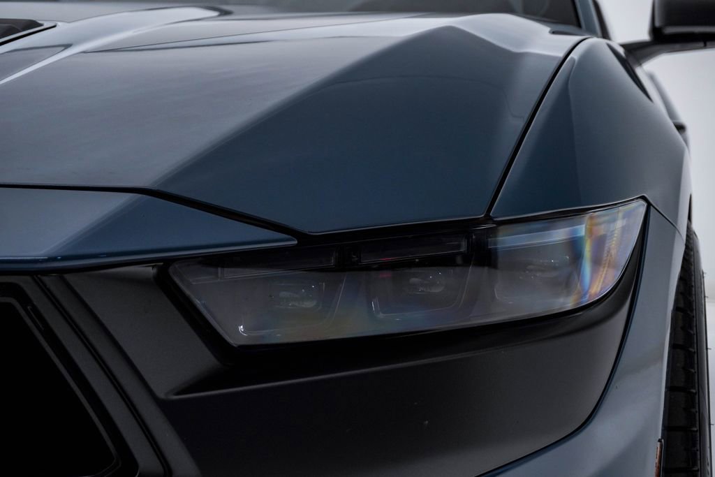 Used 2025 Ford Mustang Dark Horse image 7