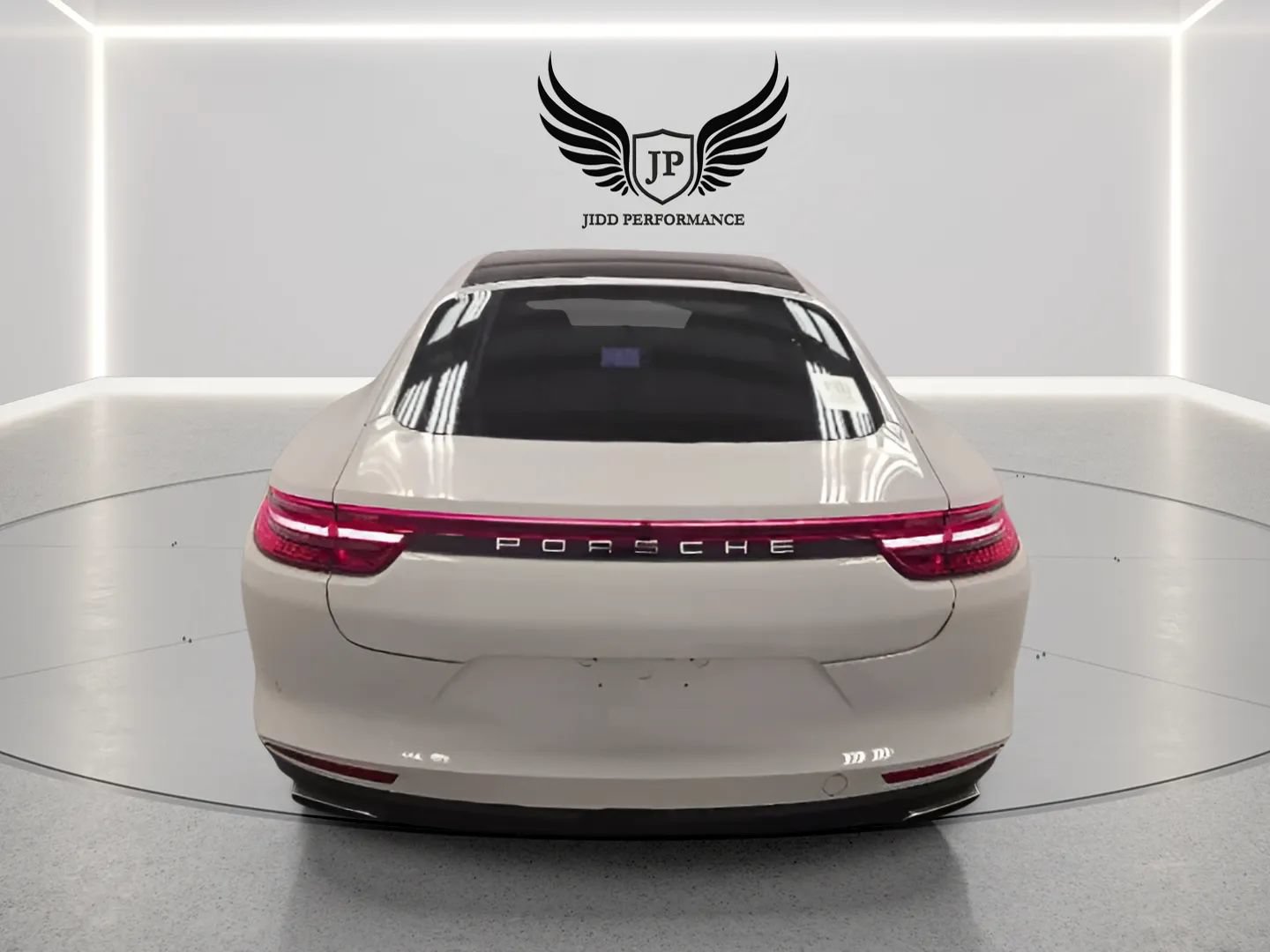 Used 2018 Porsche Panamera 4 AWD/4WD image 5