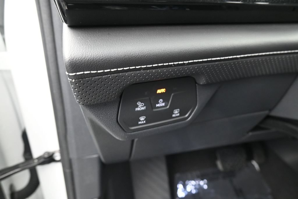 Used 2025 Volkswagen Atlas Cross Sport SE FWD image 26