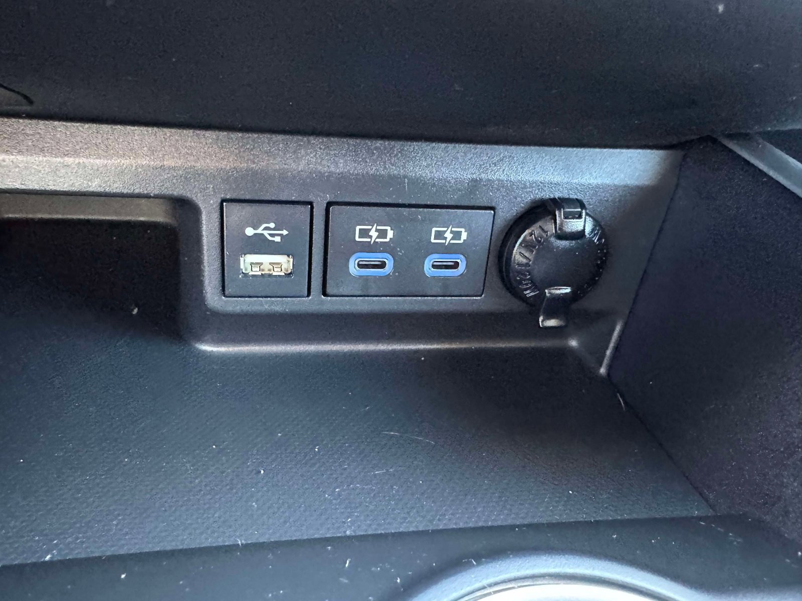 Used 2022 Toyota Highlander LE image 29