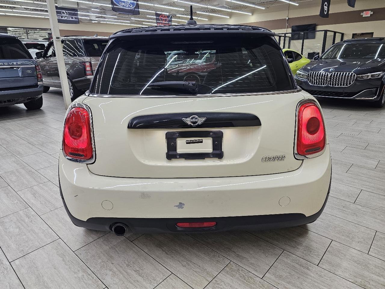 Used 2016 MINI Cooper 2-Door Hardtop image 8