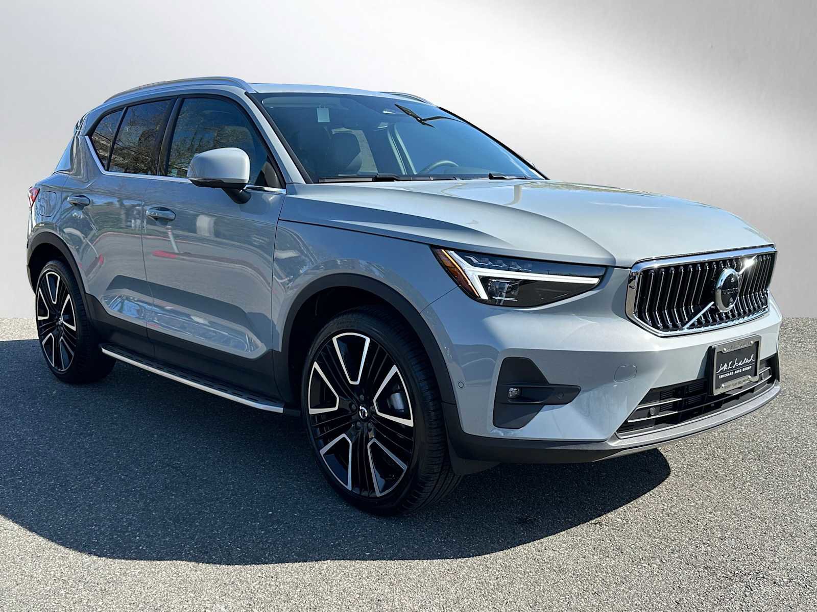 New 2025 Volvo XC40 B5 Ultra w/ Climate Package
