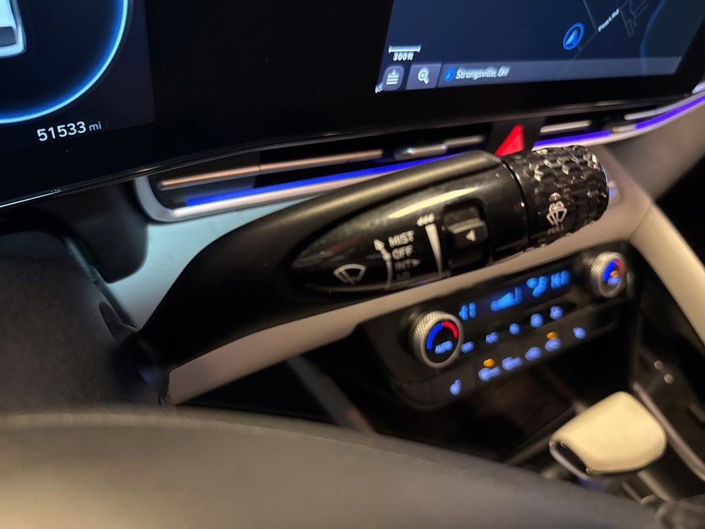 Used 2021 Hyundai Elantra Limited image 32