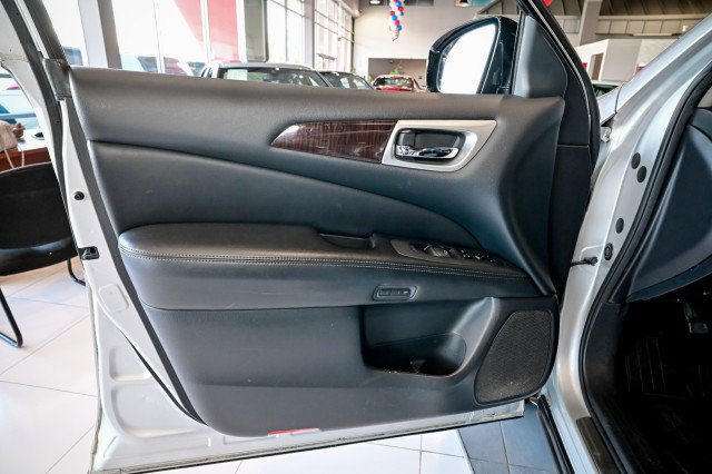 Used 2014 Nissan Pathfinder SL w/ SL Tech Package AWD/4WD image 17