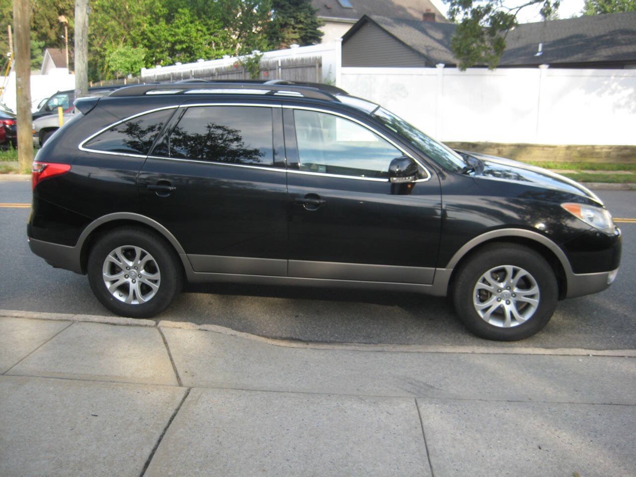 Used 2011 Hyundai Veracruz GLS w/ Premium Pkg 2 FWD image 4