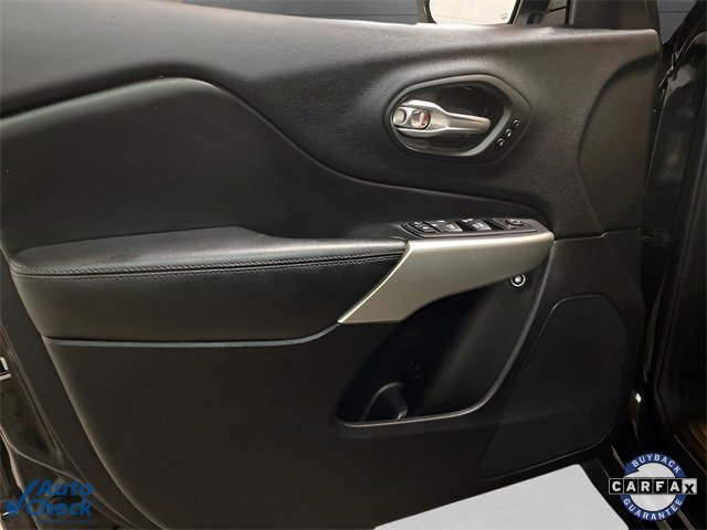 Used 2017 Jeep Cherokee Overland w/ Technology Group image 25