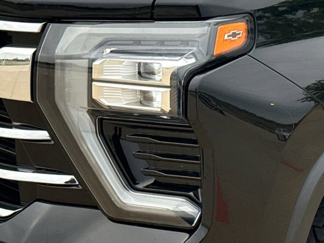 Used 2024 Chevrolet Silverado 2500 LTZ w/ LTZ Premium Package image 4