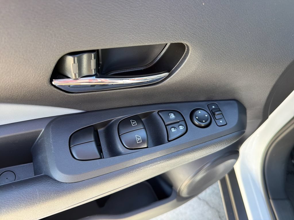 Used 2024 Nissan Kicks SR w/ SR Premium Package FWD image 17