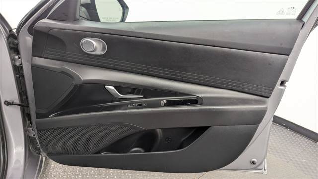 Used 2025 Hyundai Elantra Hybrid FWD image 22