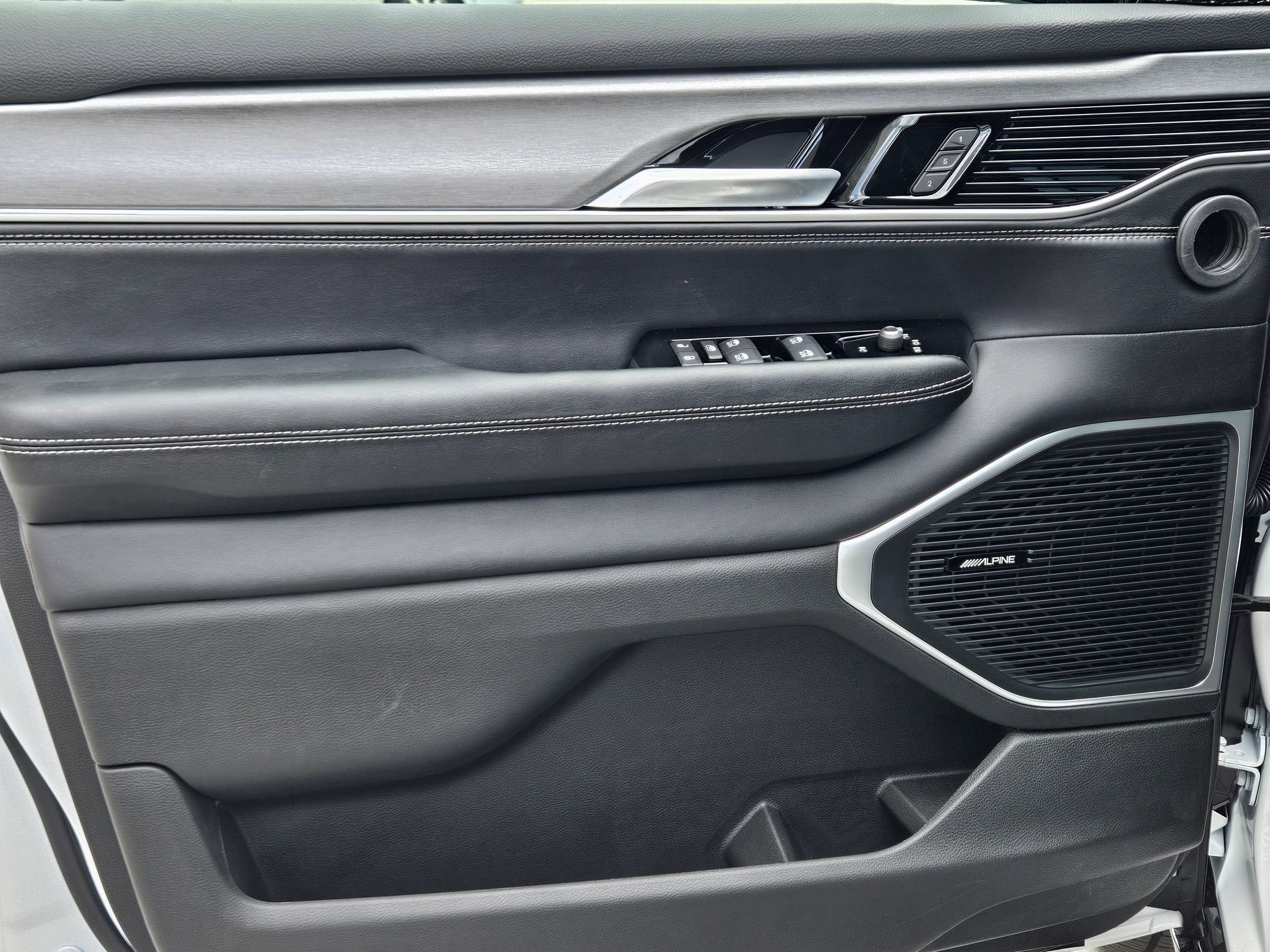 New 2026 Jeep Grand Wagoneer L Limited AWD/4WD image 16