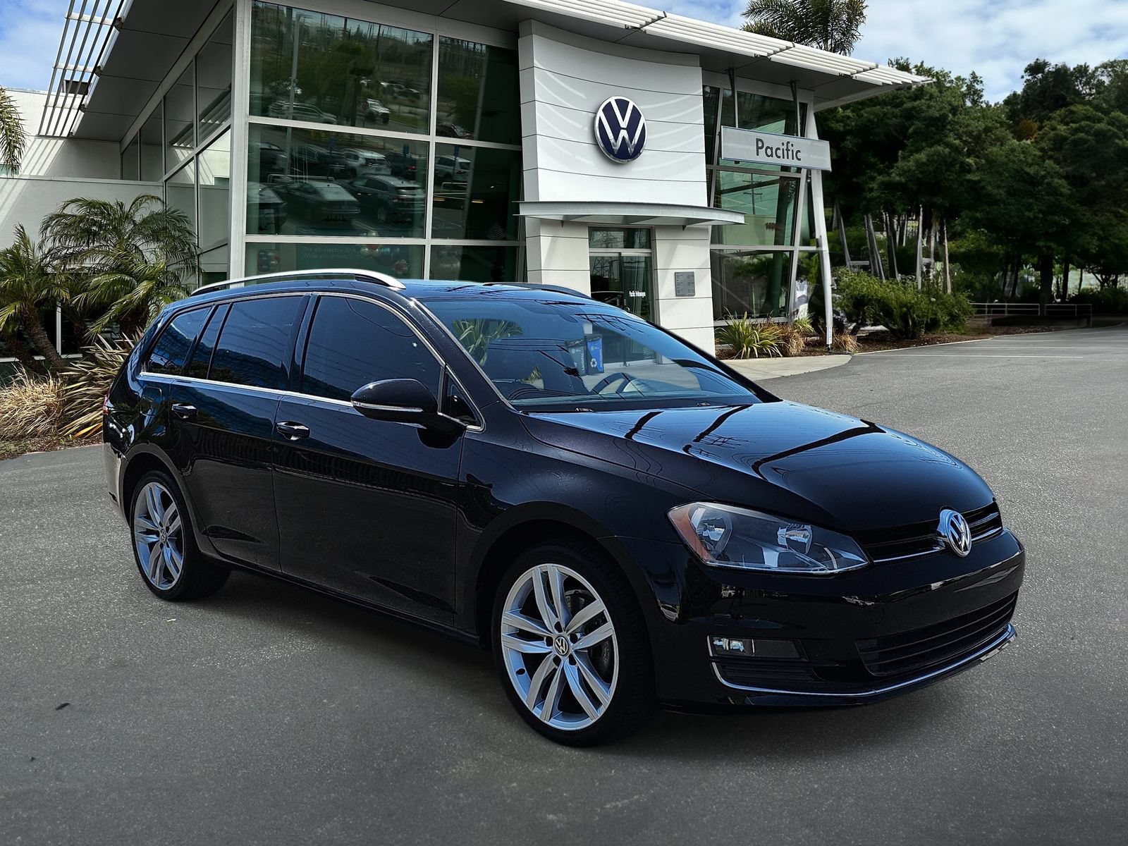 Used 2015 Volkswagen Golf SEL FWD image 3