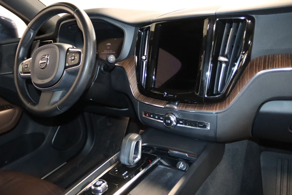 Used 2022 Volvo XC60 B5 Momentum w/ Advanced Package AWD/4WD image 56