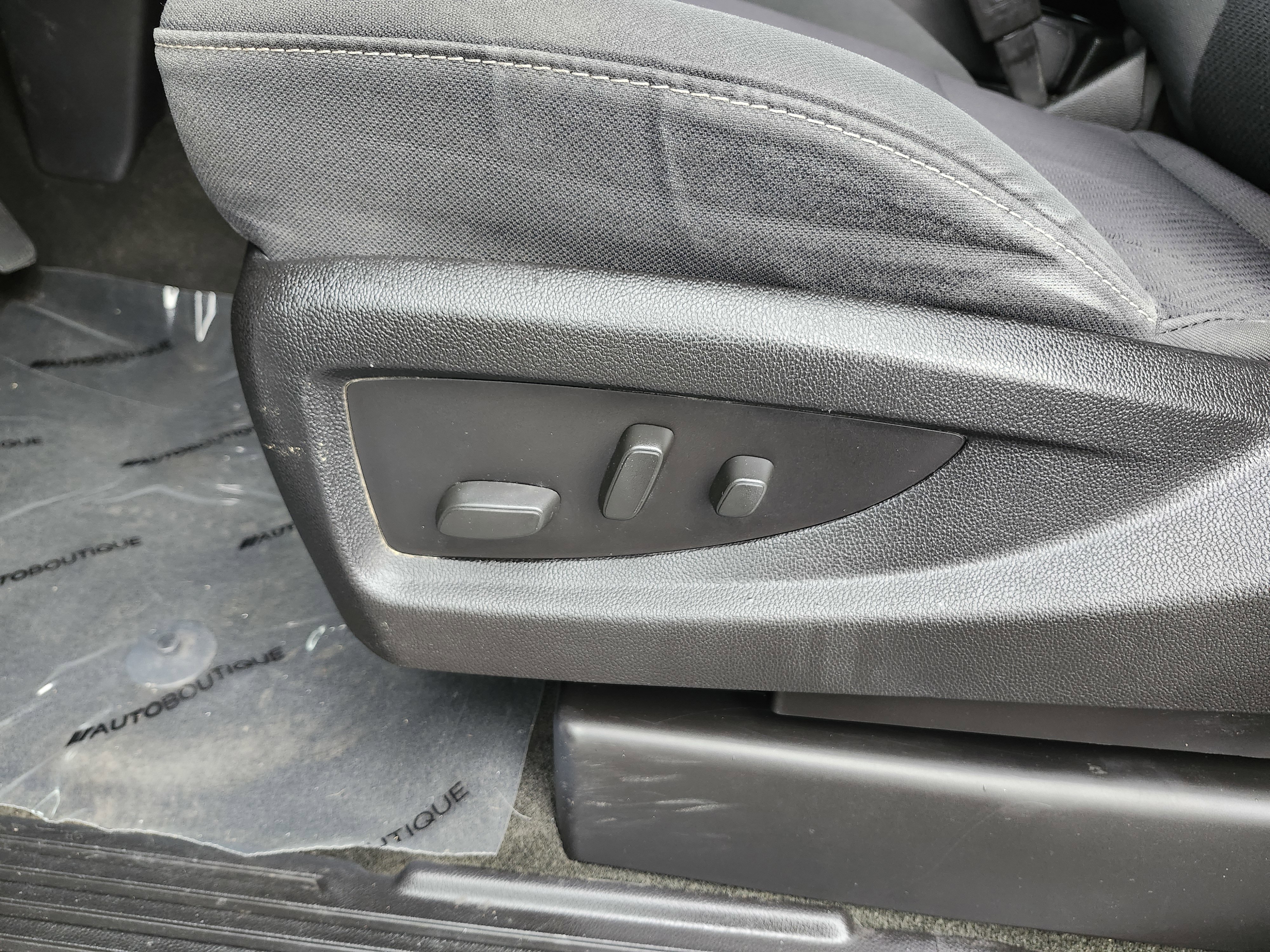Used 2015 Chevrolet Silverado 1500 LT AWD/4WD image 25