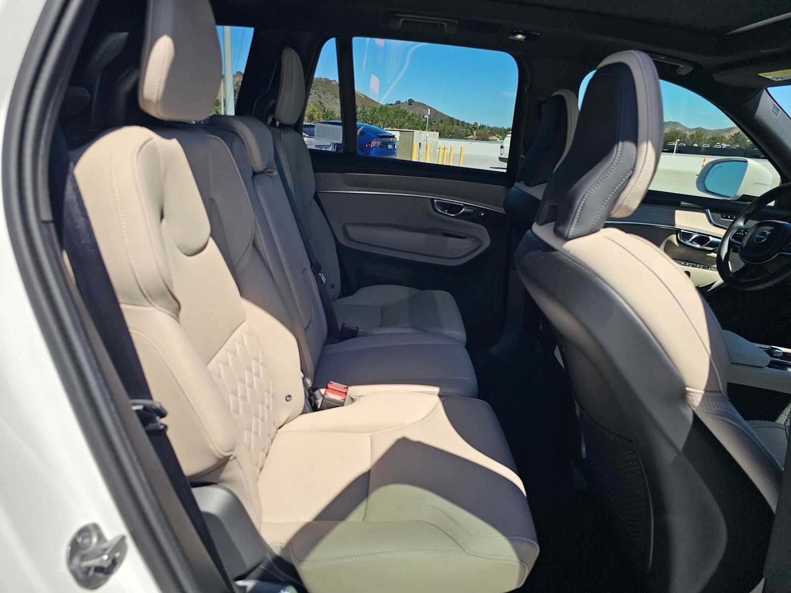 Used 2025 Volvo XC90 B6 Core w/ Climate Package AWD/4WD image 12